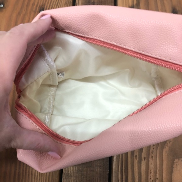 NWT Pink Makeup Bag “fashion junkie” - Picture 4 of 6